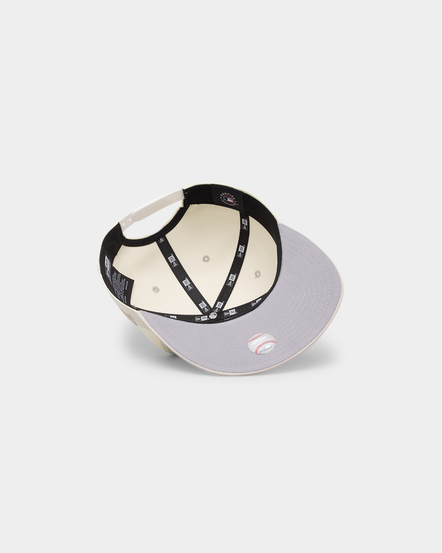 New Era New York Yankees Old Golfer Snapbck Chrome White