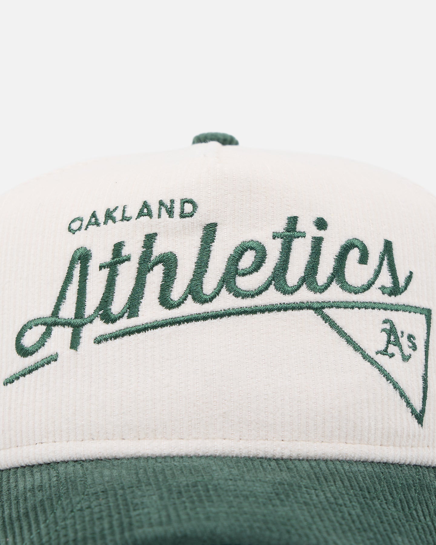New Era Oakland Athletics'Heritage Golf' Pre-Curved Golfer Snapback Chrome White