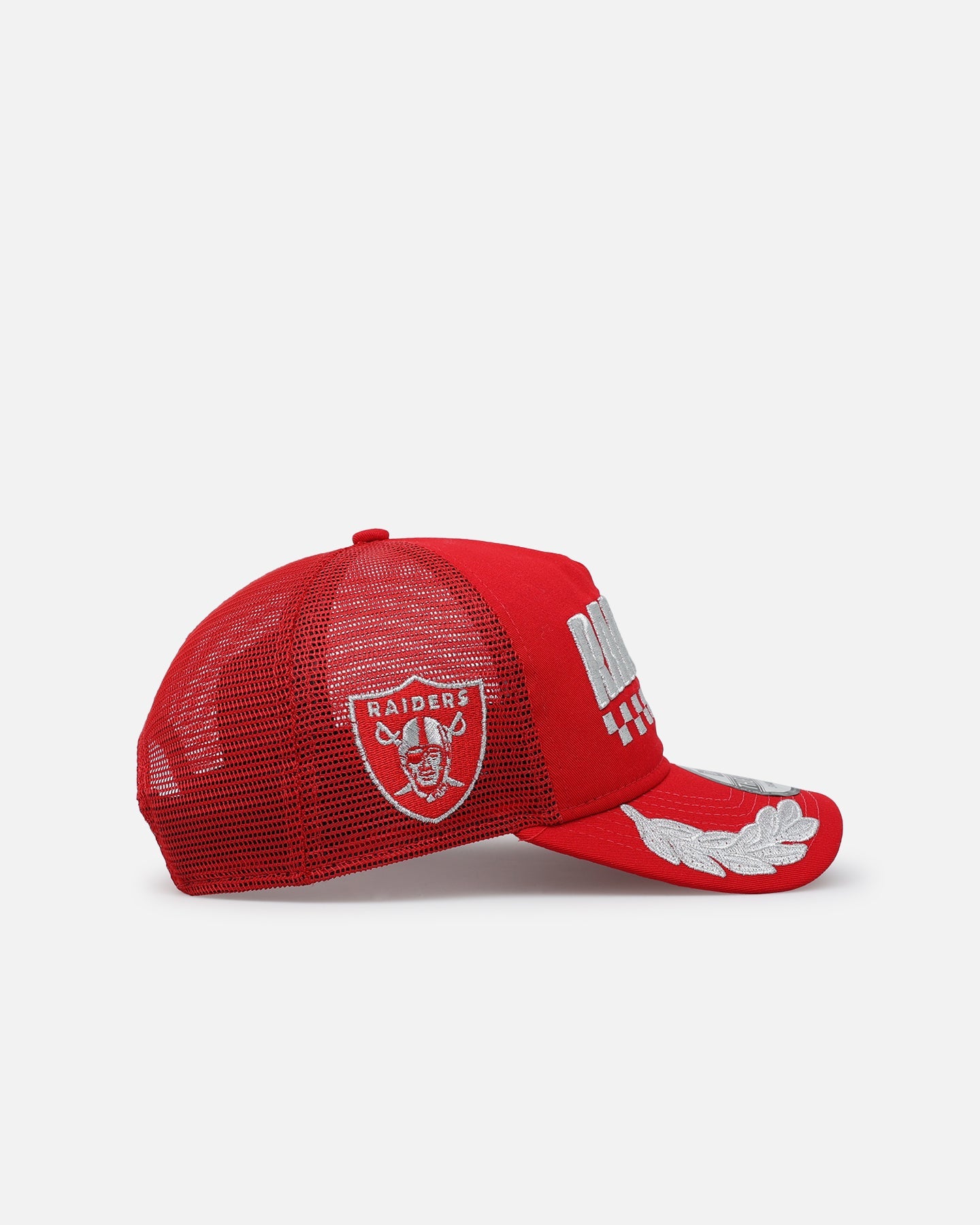 New Era Las Vegas Raiders 'Podium Pack' Pre-Curved Golfer Trucker Snapback Scarlett/Metallic