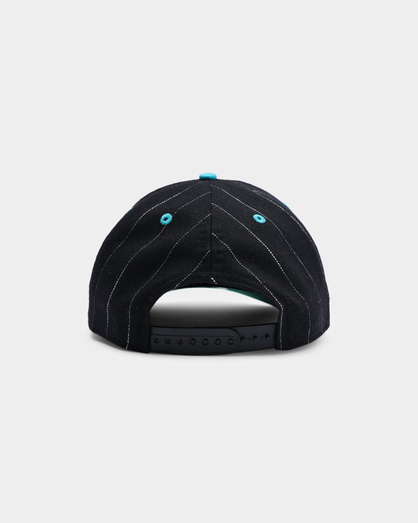 New Era Charlotte Hornets Pinstripe 2 Tone Old Golfer Snapback Pinstripe