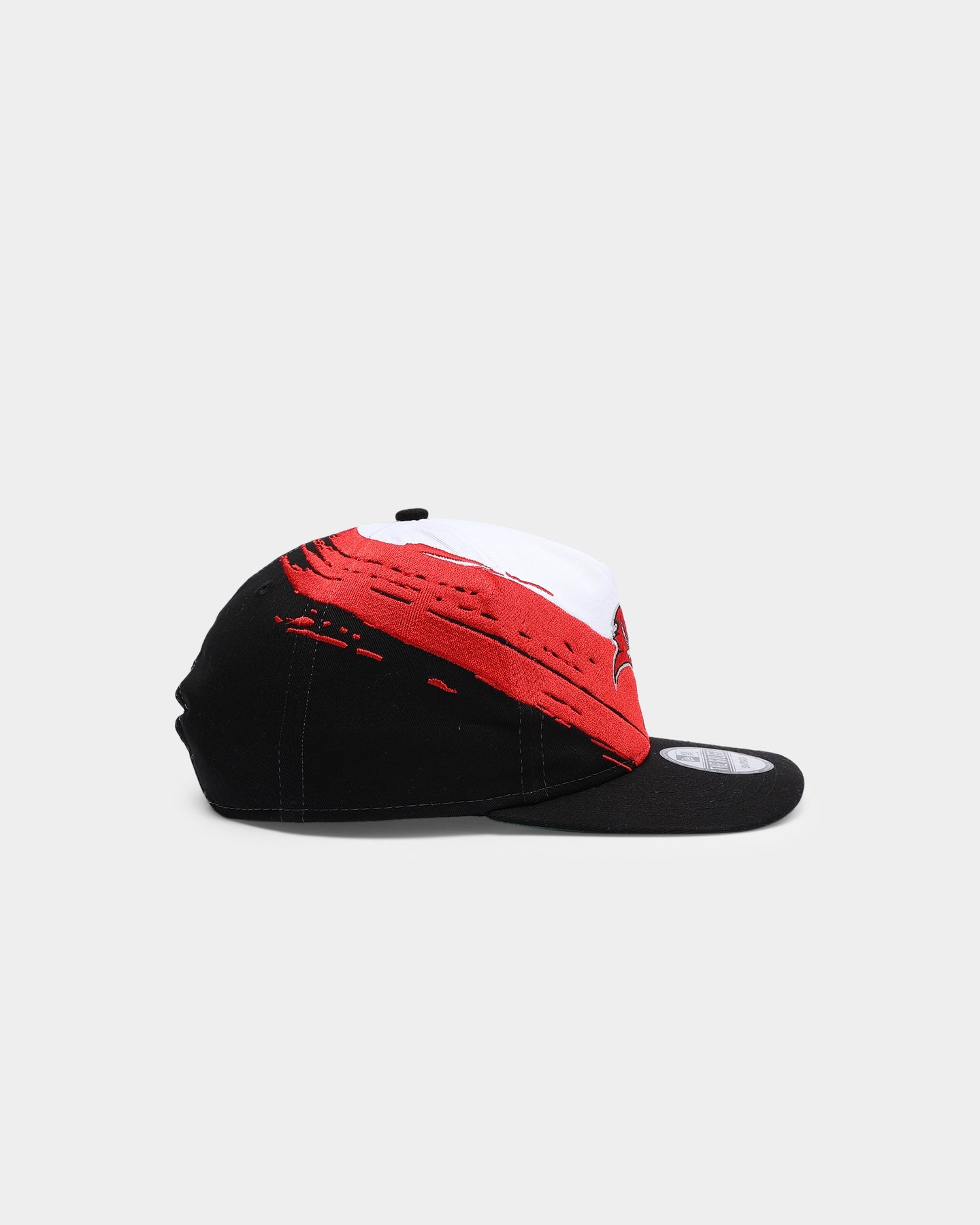 New Era Tampa Bay Buccaneers Paint Stripe Old Golfer Snapback Paint Brush