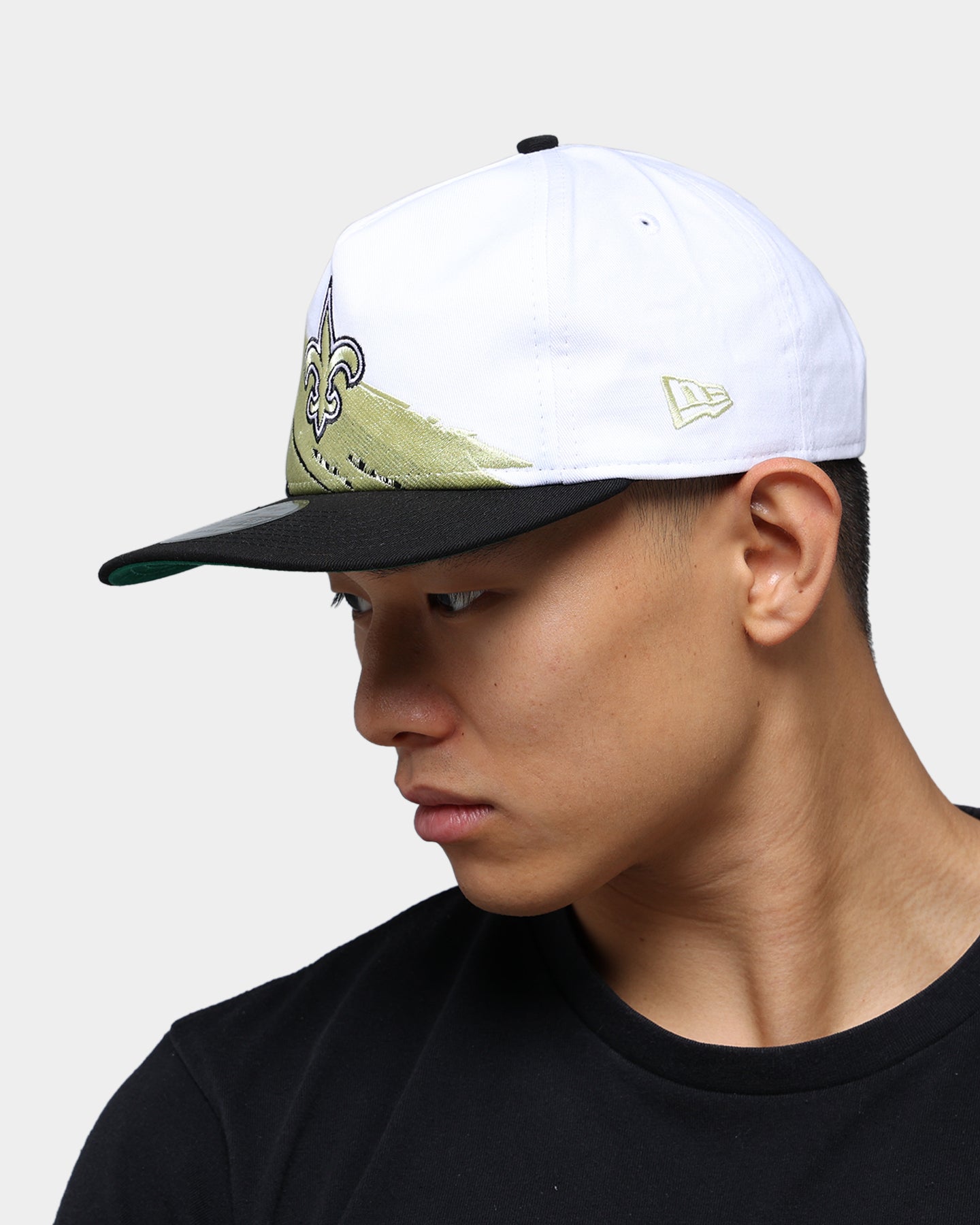 New Era New Orleans Saints Paint Stripe Old Golfer Snapback Paint Brush