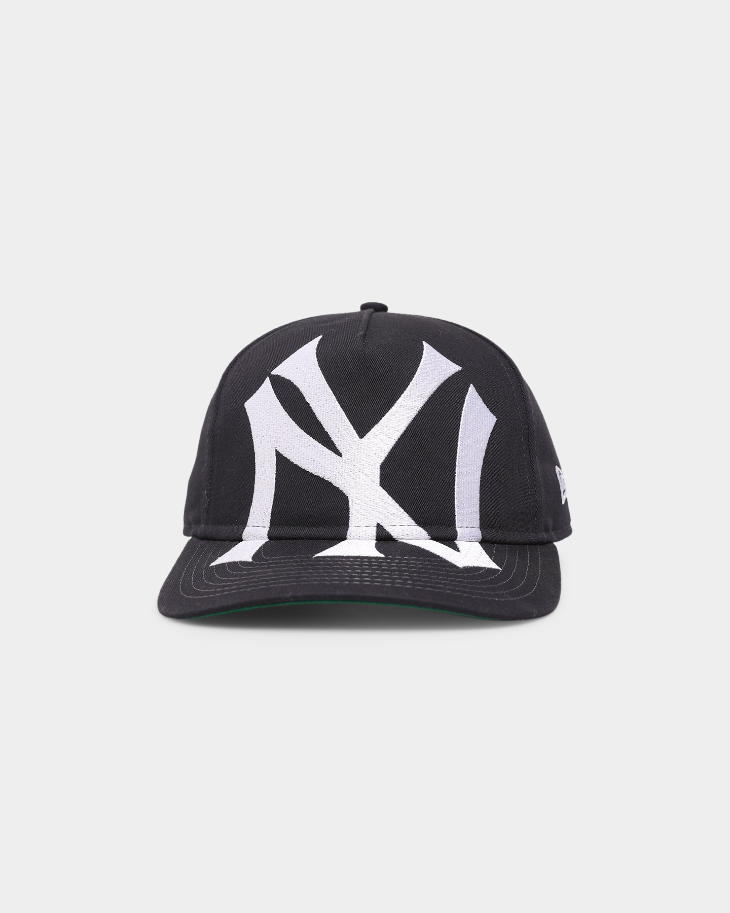 New Era New York Yankees 'Oversized Team Logo' Old Golfer Snapback Navy/White