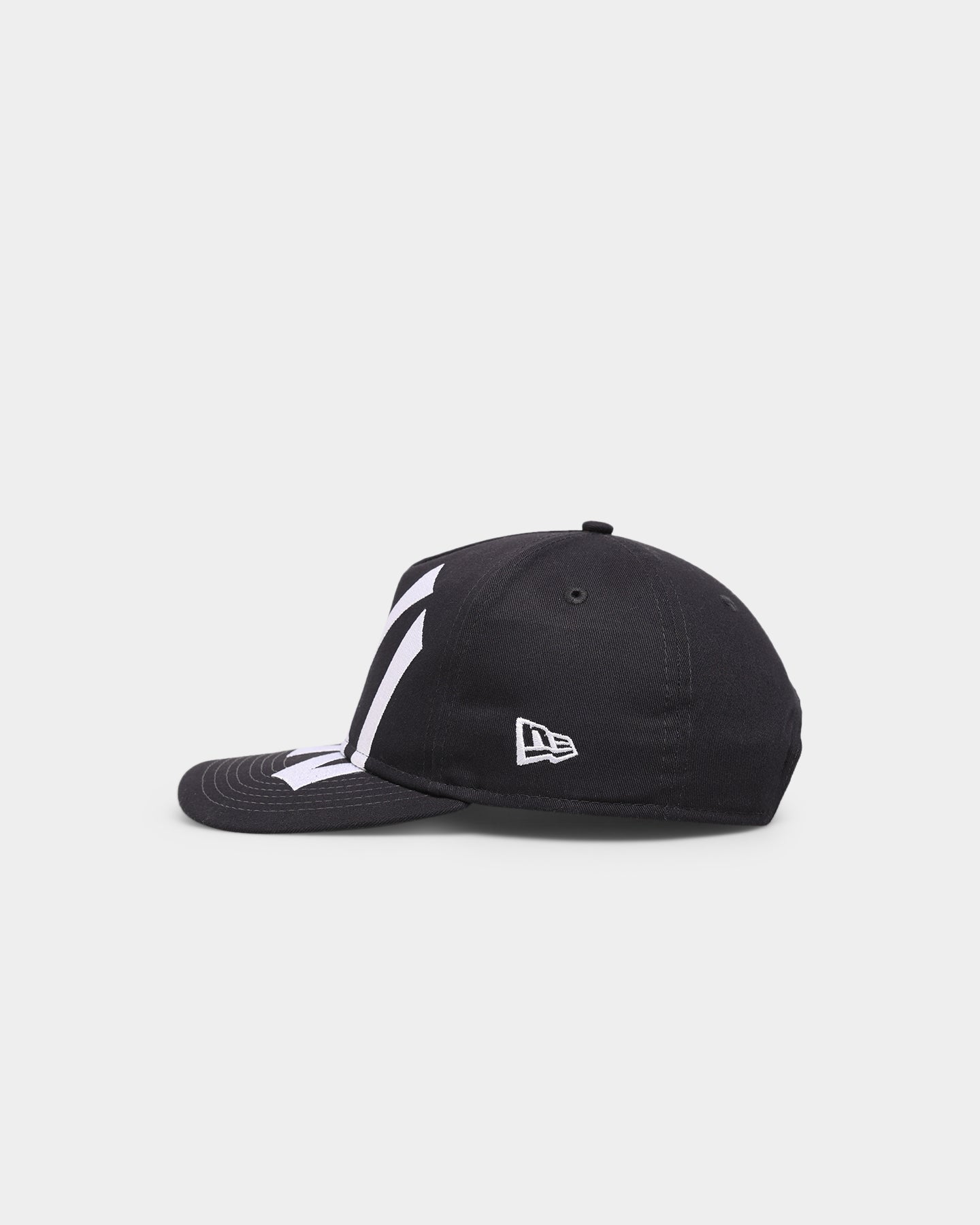 New Era New York Yankees 'Oversized Team Logo' Old Golfer Snapback Navy/White