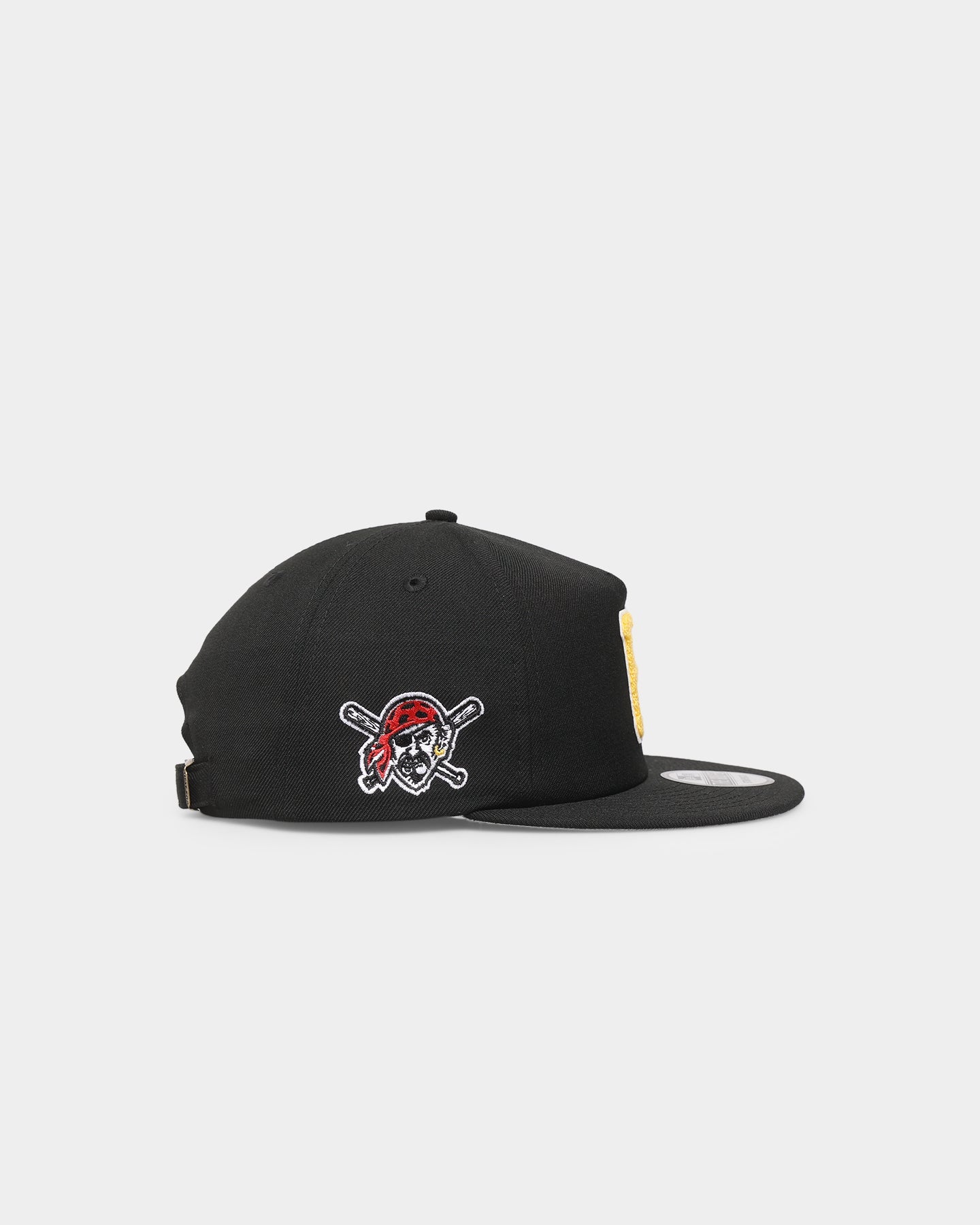 New Era Pittsburgh Pirates 'Chenille' The Golfer Strapback Black