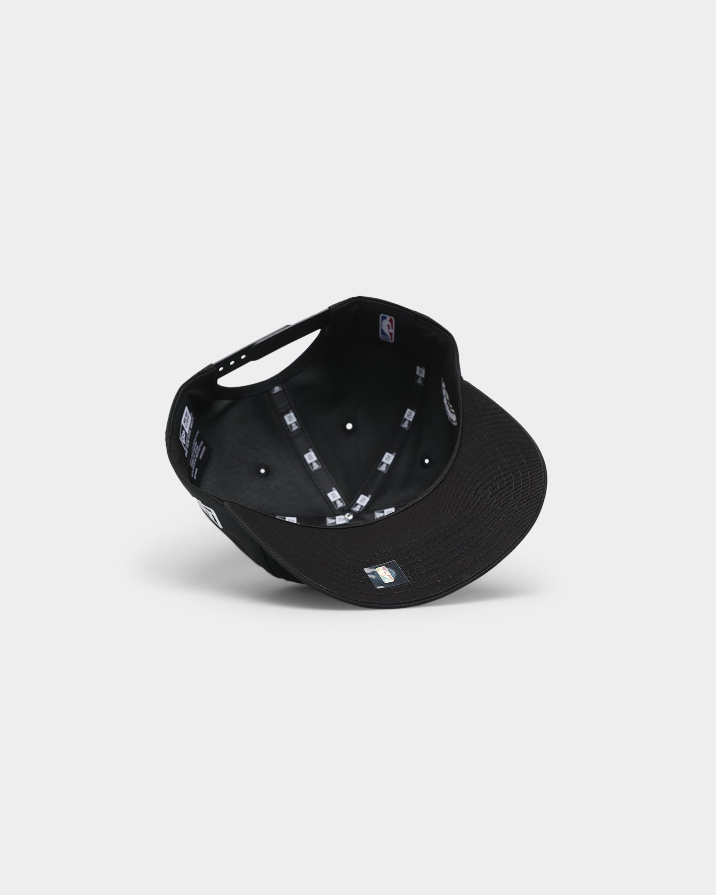 New Era New York Knicks 'Black Team Script' Prolight Old Golfer Snapback Black