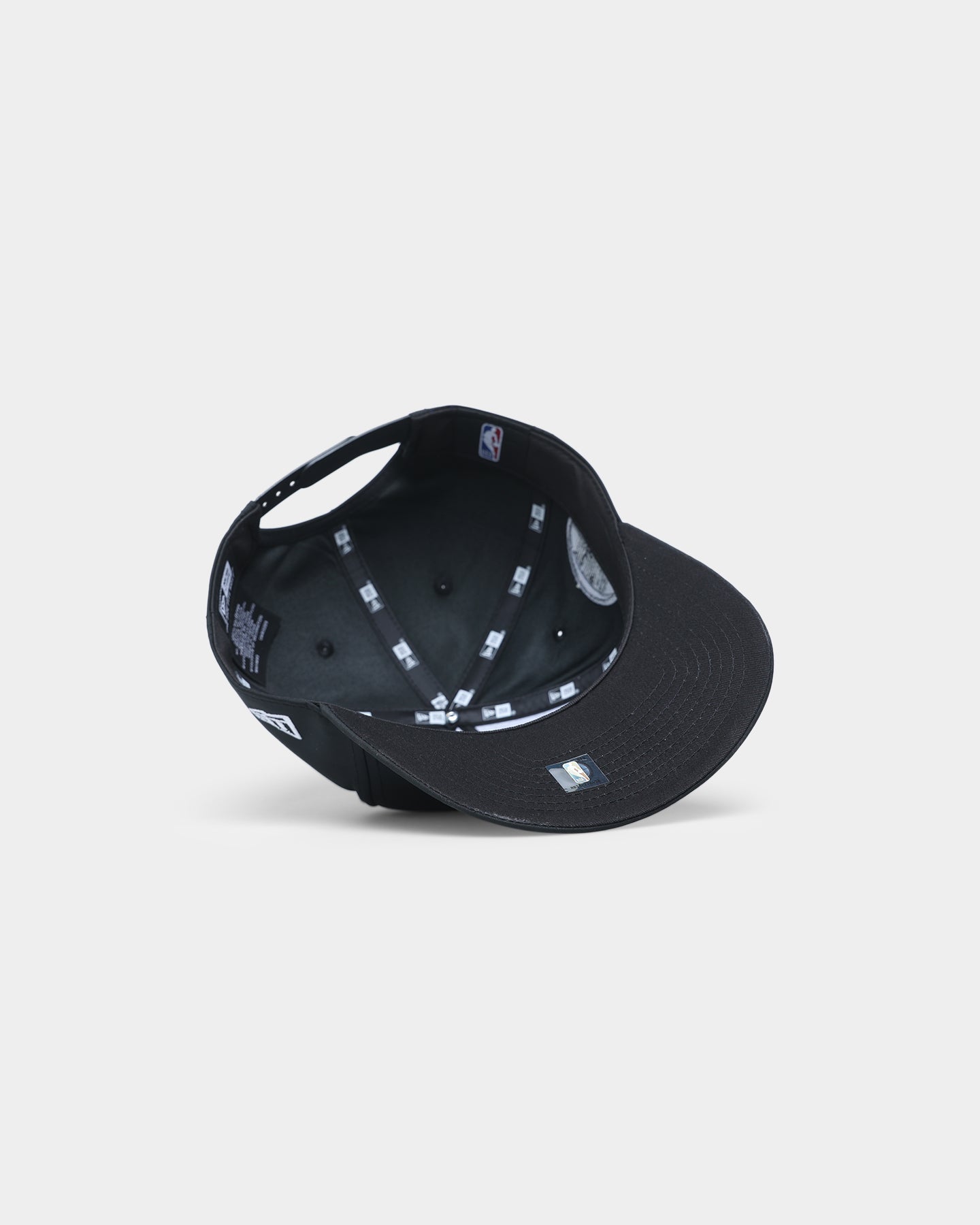 New Era Chicago Bulls 'Black & White' Prolight Old Golfer Snapback Black/White