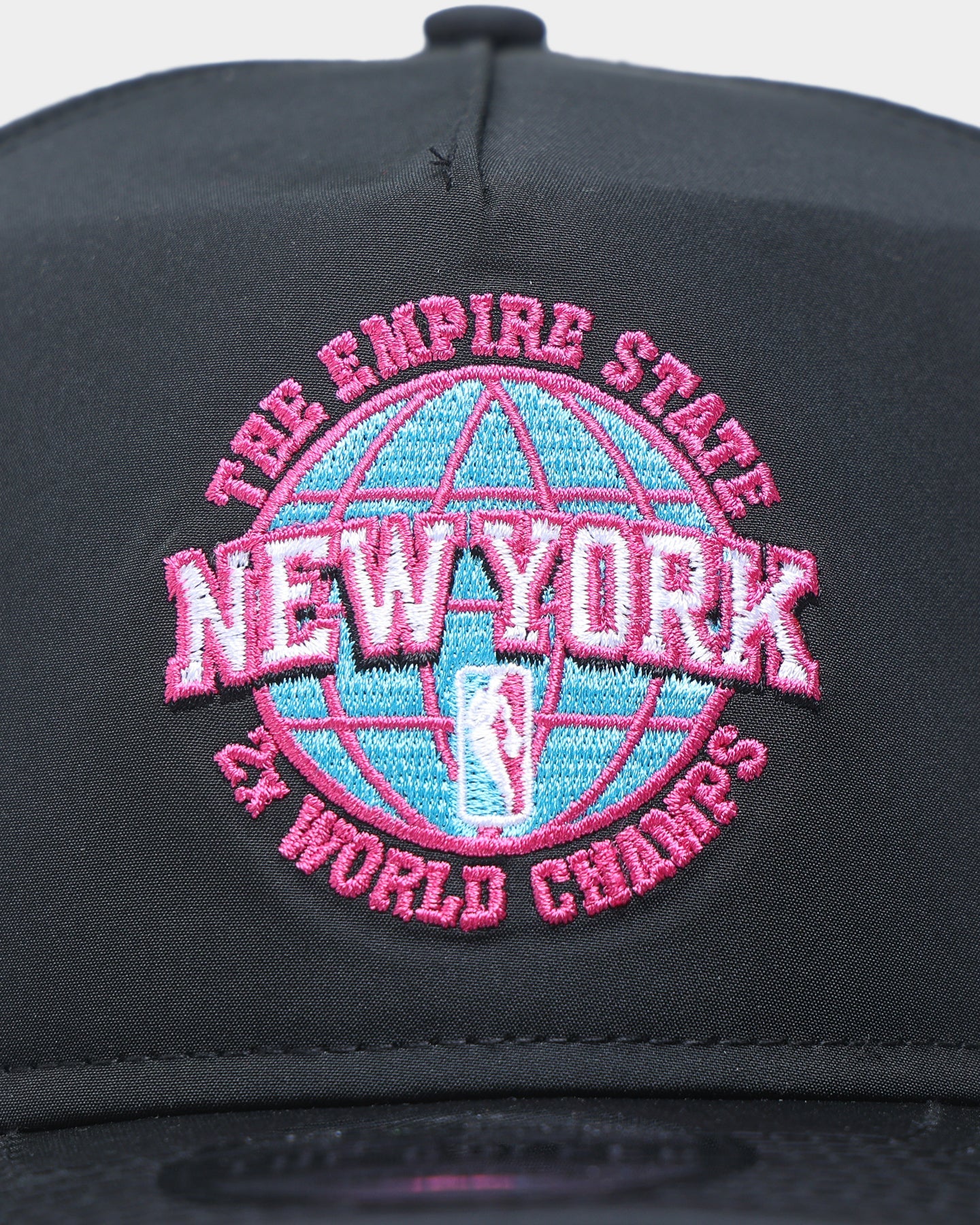 New Era New York Knicks 'Neon Nights' Prolight Old Golfer Snapback Black/Neon
