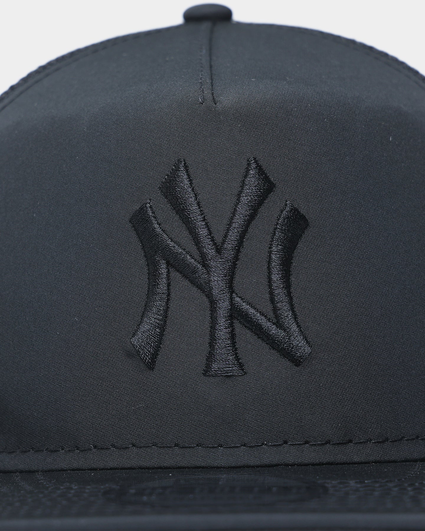 New Era New York Yankees Trucker Golfer Snapback Black/Black