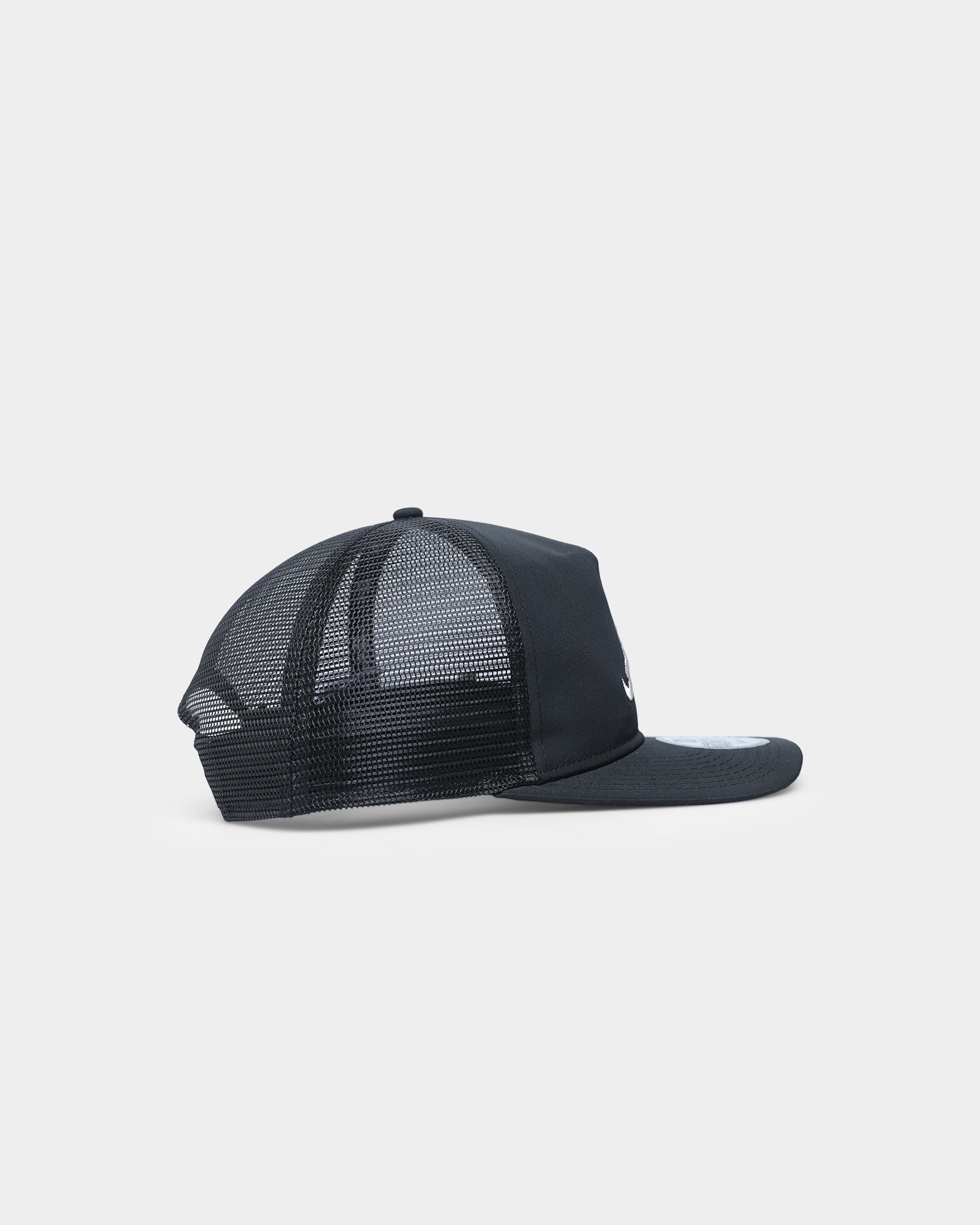 New Era Atlanta Braves 'Black Stone' Prolight Golfer Trucker