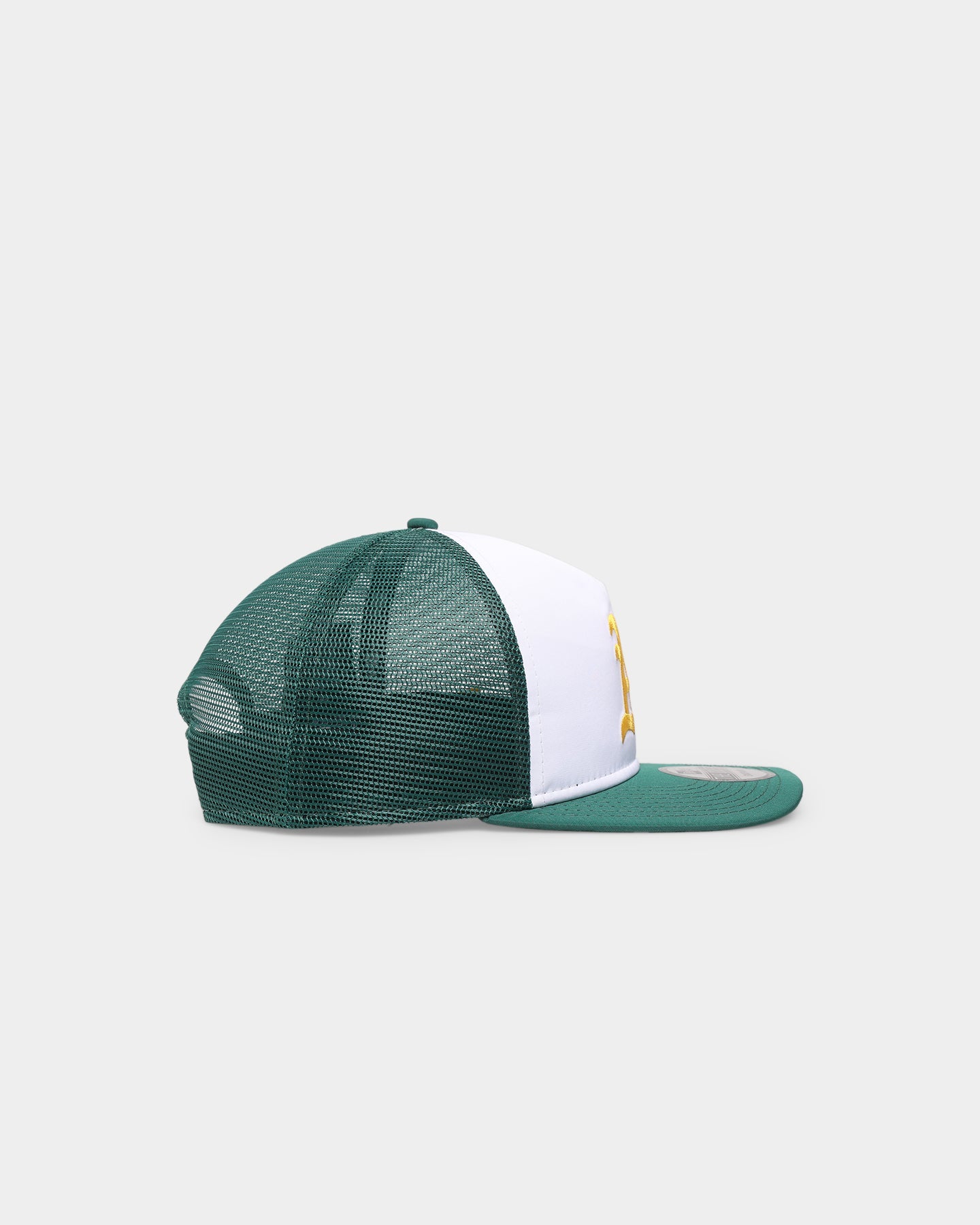 New Era Oakland Athletics 'Team Two-Tone' Prolight Old Golfer Trucker Snapback White/OTC