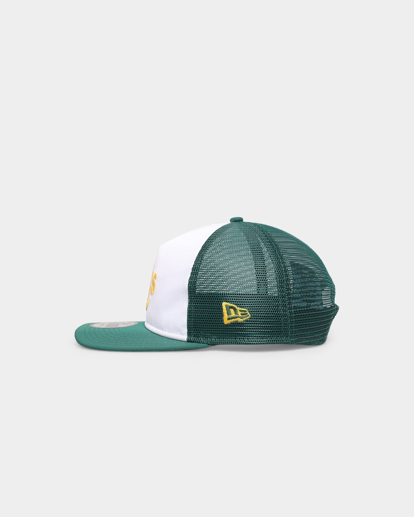 New Era Oakland Athletics 'Team Two-Tone' Prolight Old Golfer Trucker Snapback White/OTC