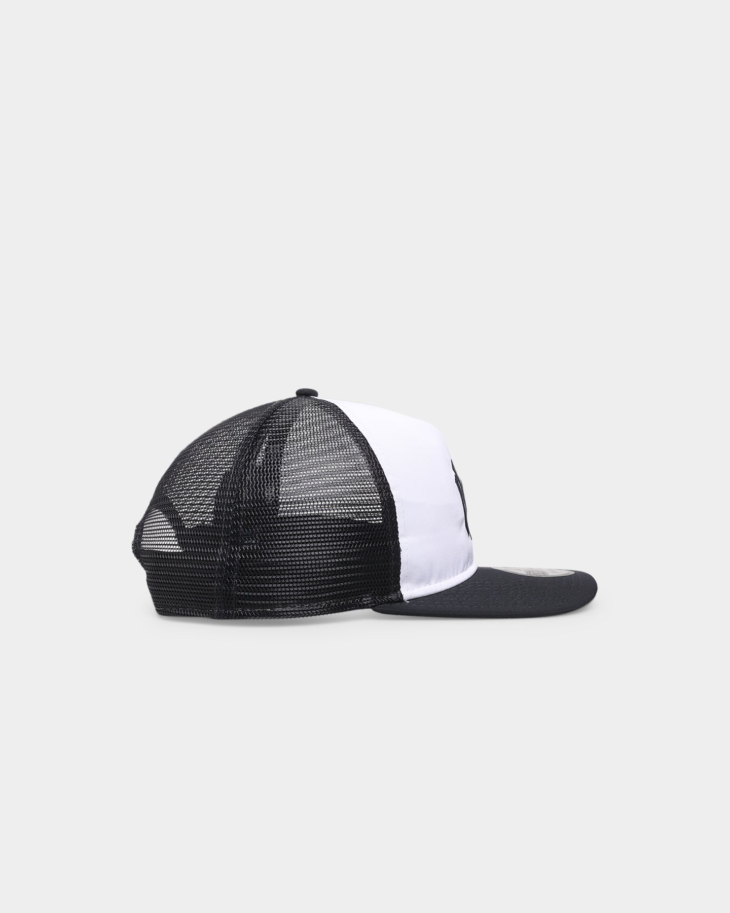 New Era New York Yankees 'Team Two-Tone' Prolight Old Golfer Trucker Snapback White/OTC