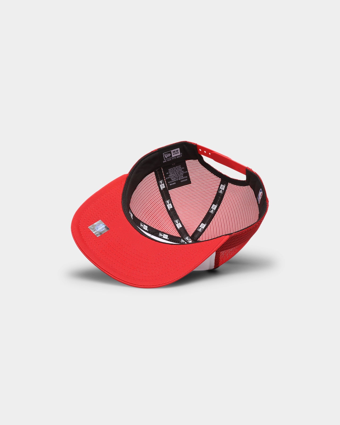 New Era Chicago Bulls 'Team Two-Tone' Prolight Old Golfer Trucker Snapback White/OTC
