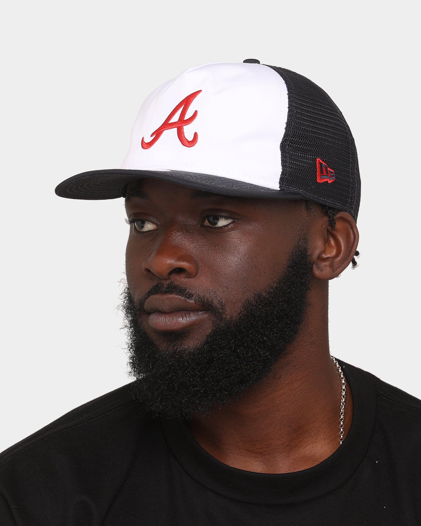 New Era Atlanta Braves 'Team Two-Tone' Prolight Old Golfer Trucker Snapback White/OTC