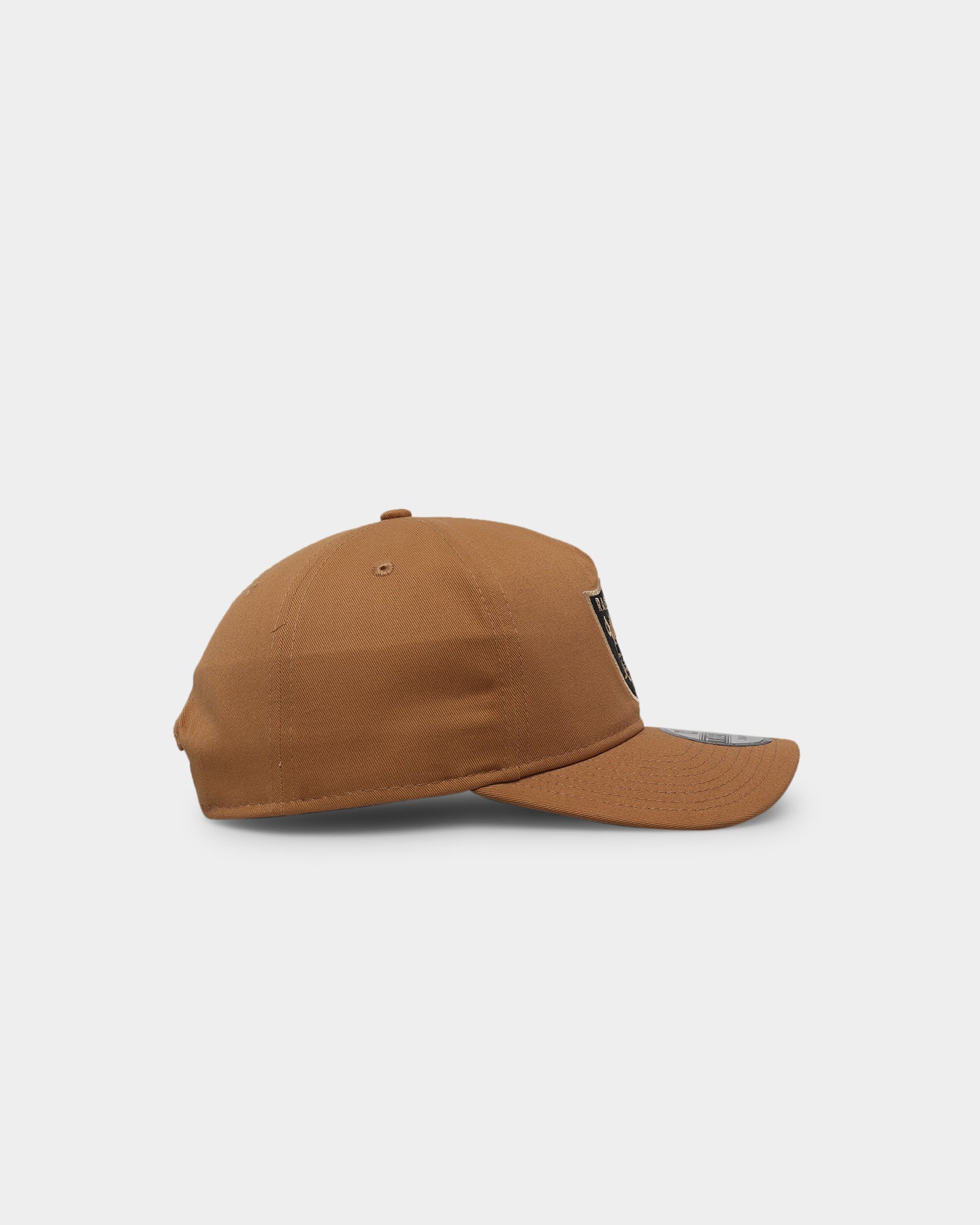 New Era Las Vegas Raiders Pinch Crown Golfer Wheat/Black