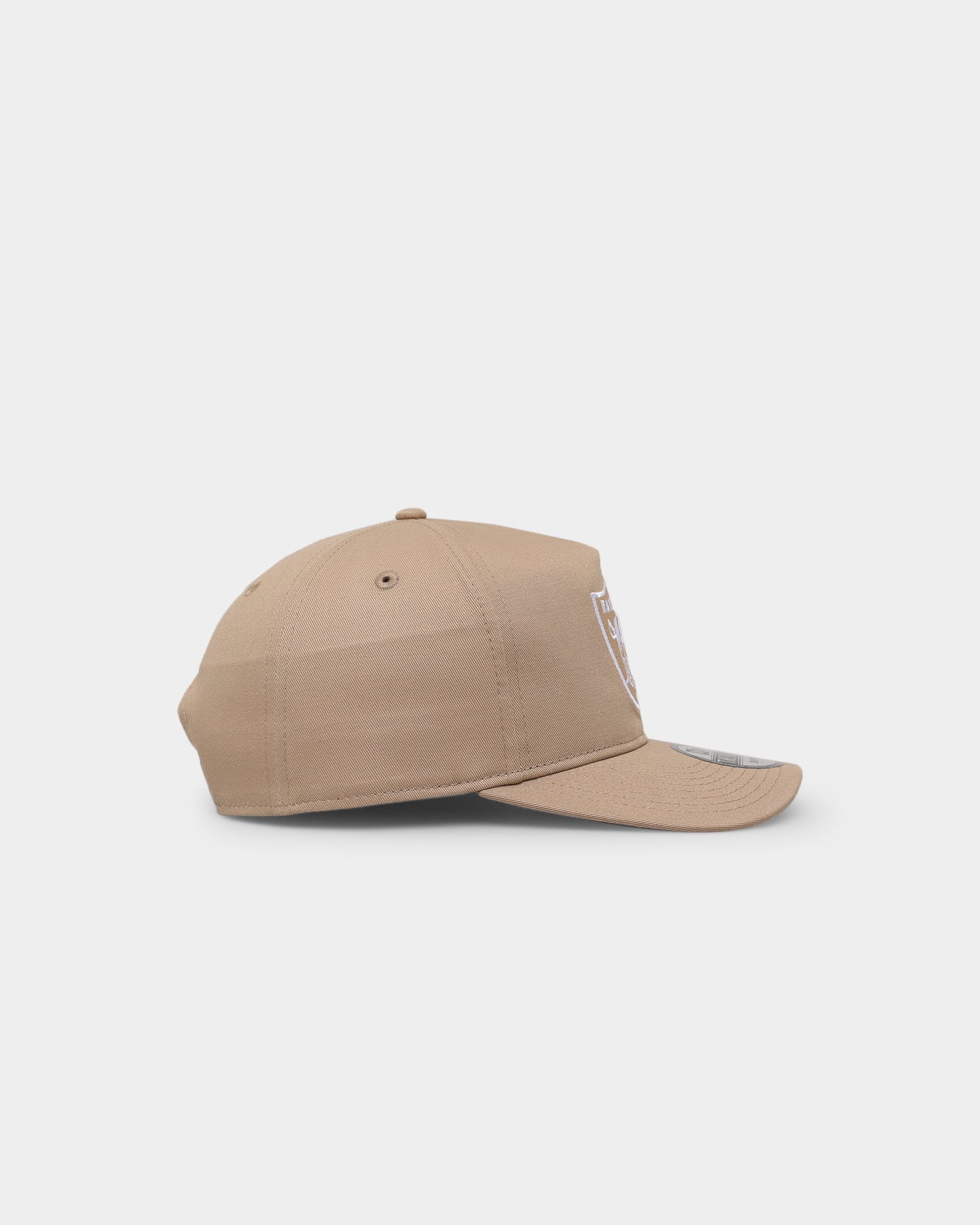 New Era Las Vegas Raiders Old Golfer Snapback Tumbleweed/White