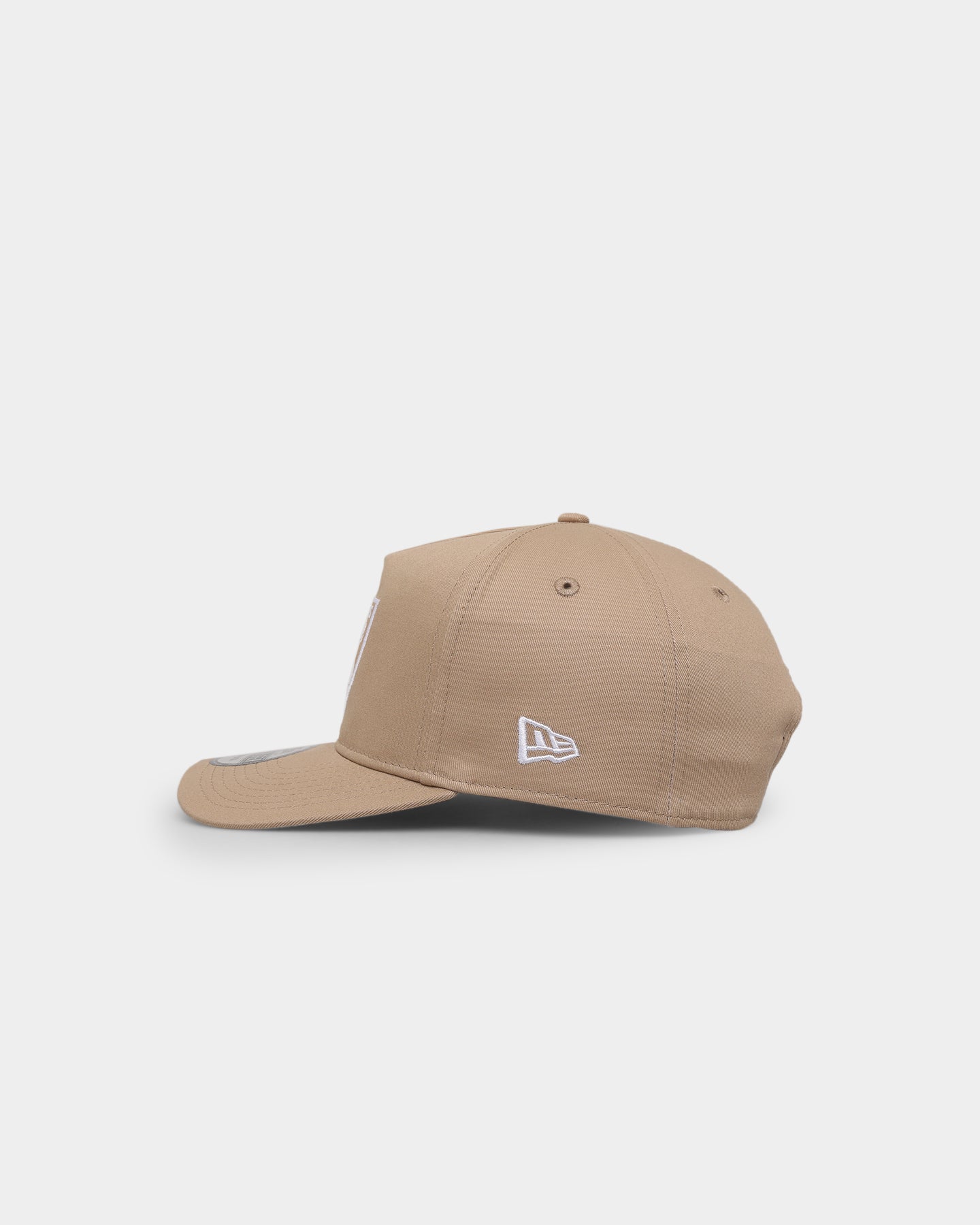 New Era Las Vegas Raiders Old Golfer Snapback Tumbleweed/White