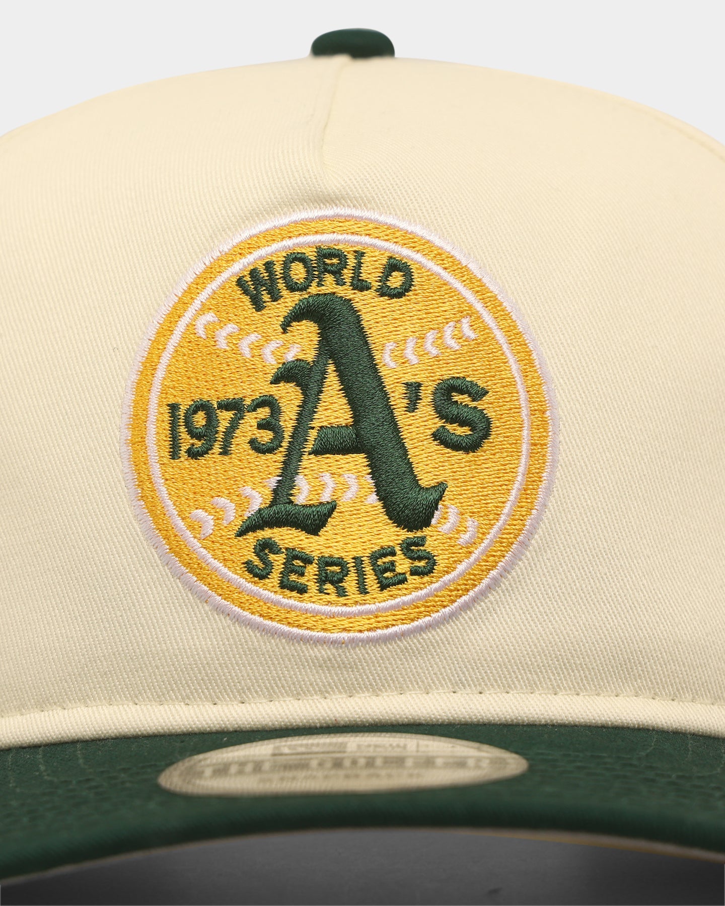New Era Oakland Athletics '1970s World Series Through The Decades' 1973 World Series Golfer Snapback Chrome White