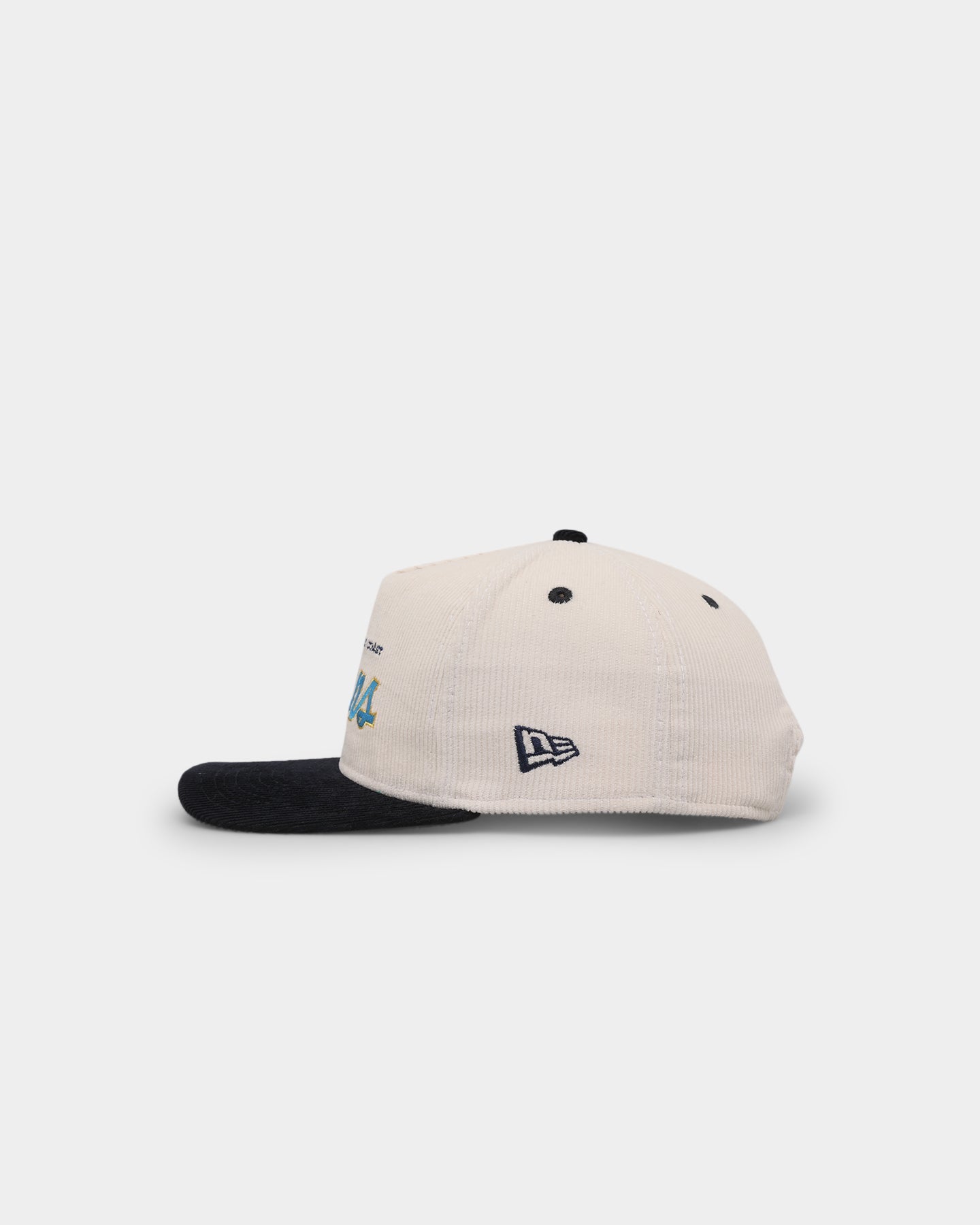 New Era Gold Coast Titans 'NRL Retro Script Corduroy' Golfer Snapback Chrome White