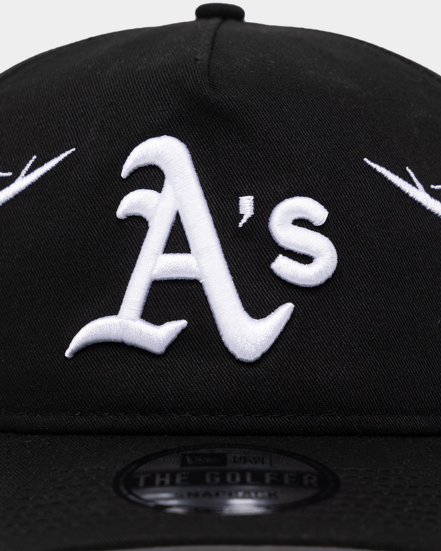 New Era Oakland Athletics 'Twisted Thorns' Golfer Pre-Curved Snapback Black