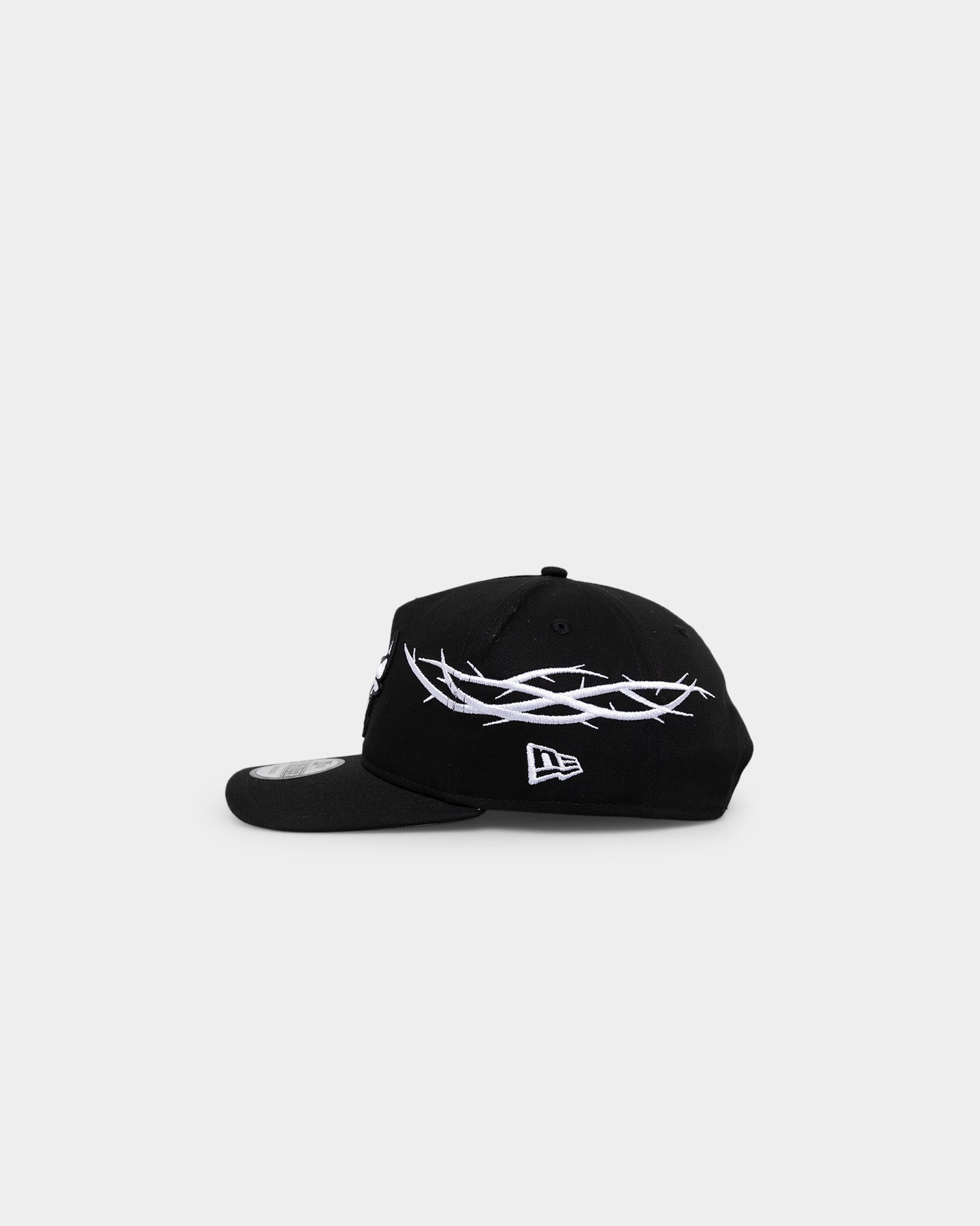 New Era Chicago Bulls 'Twisted Thorns' Golfer Pre-Curved Snapback Black