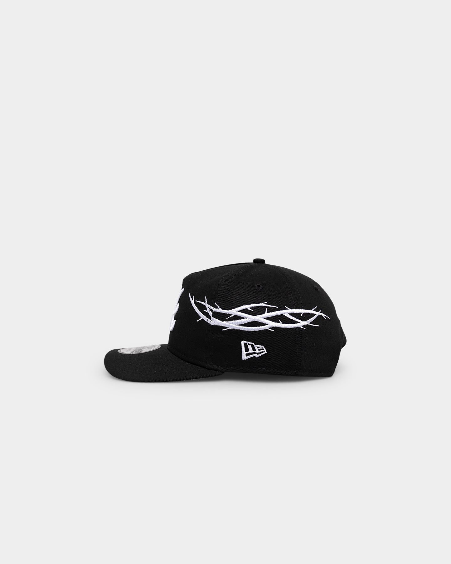 New Era Atlanta Braves 'Twisted Thorns' Golfer Pre-Curved Snapback Black