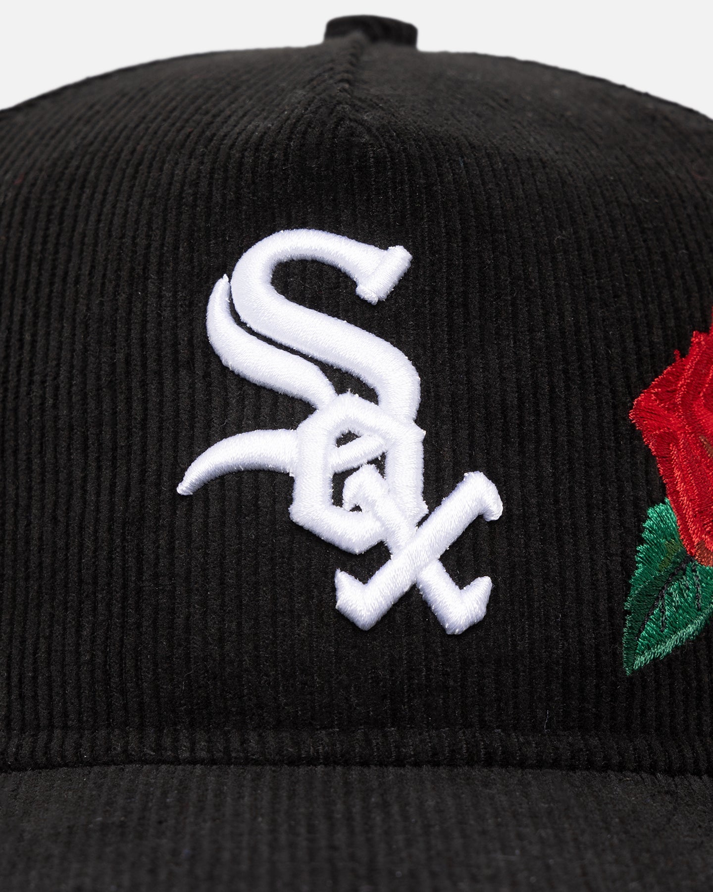 New Era Chicago White Sox 'Corduroy Roses' Golfer Pre-Curved Snapback Black Corduroy/White