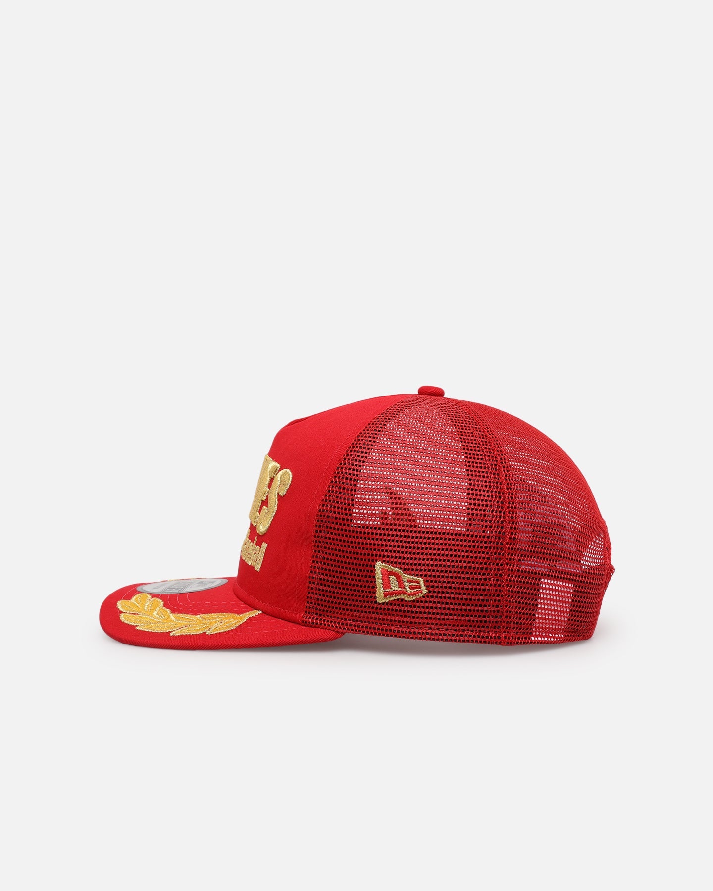 New Era Atlanta Braves 'Podium Collection' Pre-Curved Golfer Trucker Snapback Scarlet/Metallic Gold